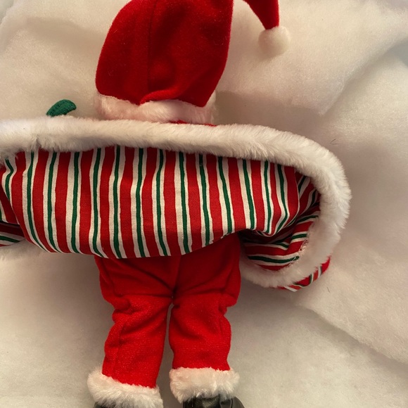 ANNALEE Collectible Santa  9” Peppermint Santa with Basket - Picture 5 of 14